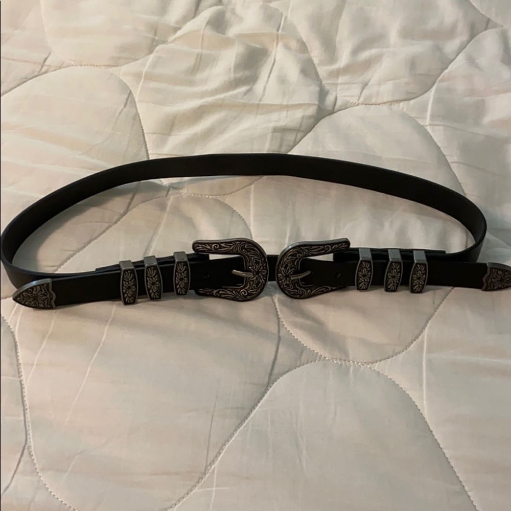 Double buckle western style belt